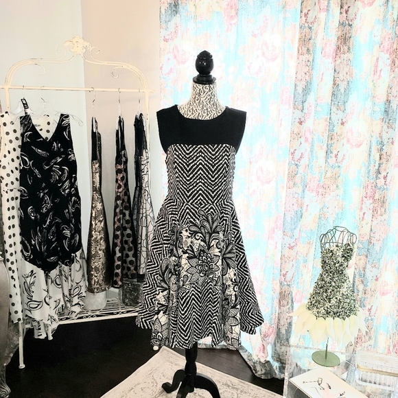 EVA FRANCO BLACK AND WHITE FIT AND FLARE DRESS